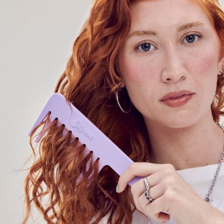 mane by jen atkin not ur average wide-tooth comb in purple in model's hair
